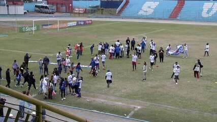 Vinicius Molina comemora gol que garantiu ao Ecus acesso à Série A4 do Paulista. Reprodução: Globo
