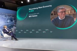 Bill Gates alerta sobre a substituição de humanos pela IA em diversas profissões, exceto biologia, programação e energia. Legenda da imagem. Reprodução: Globo.