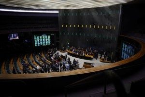 Câmara aprova PL que pune com prisão aumento sem justa causa de preço do combustível