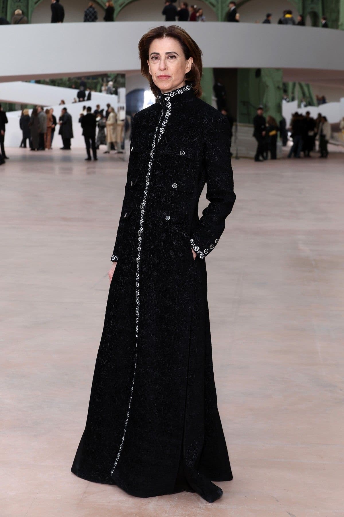 Fernanda Torres brilha em desfile de alta-costura em Paris