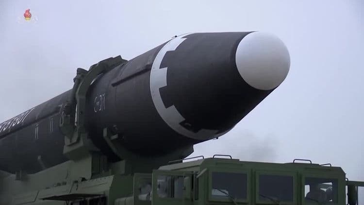 Coreia do Norte realiza disparos de mísseis balísticos