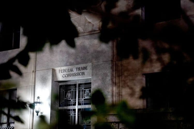 FTC divulga nova regra sobre taxas ocultas em eventos e aluguéis. Reprodução: TechCrunch