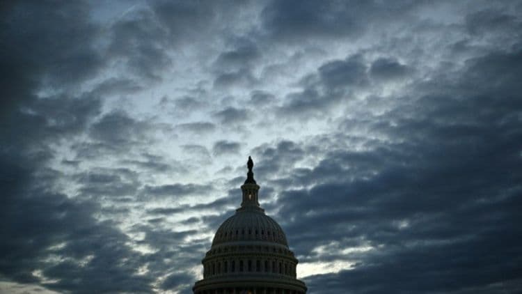 Congressistas republicanos dos EUA aprovam resolução orçamentária com cortes de impostos. Reprodução: AFP