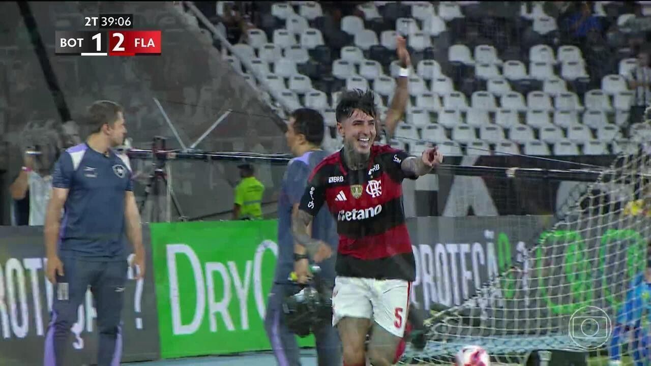 Jogadores do Flamengo celebram Carnaval na Sapucaí após vitória no clássico. Reprodução: Ge
