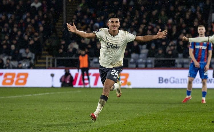 Alcaraz destaca-se na estreia pelo Everton na Premier League