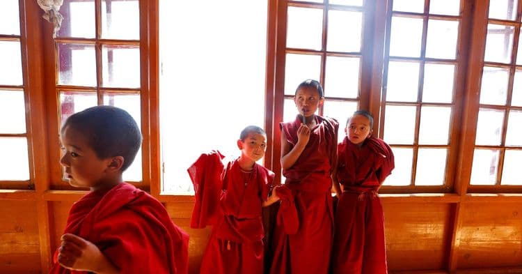Índia lança programa educacional inédito para mosteiros budistas em regiões afetadas pela fronteira com a China. Reprodução: Reuters