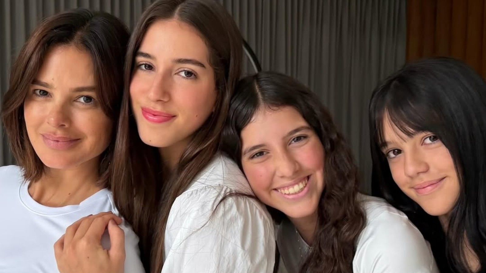 Vera Viel posa com as filhas e semelhança impressiona internautas: 'Cadê a mãe?' - Foto: O Globo