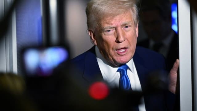 Mercados asiáticos e europeus registram queda acentuada por temores de guerra comercial.; Reprodução: AFP