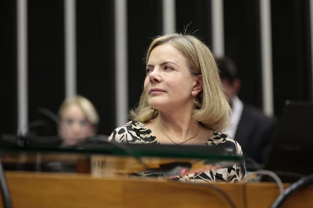 Ministra se reúne com líderes do partido após a saída de ministro. Reprodução: CNN Brasil