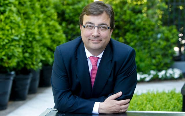 Guillermo Fernández Vara, ex-presidente da Junta de Extremadura (66), falece de câncer de estômago. Reprodução: Retorno do item 11