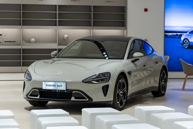 Xiaomi anuncia venda do sedan SU7 na Europa em 2027, após sucesso nas vendas na China. Legenda da imagem. Reprodução: Business Insider
