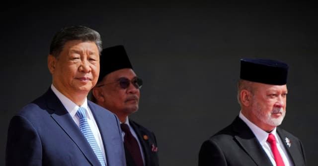 Presidente da China, Xi Jinping, defende apoio ao sistema internacional durante turnê no Sudeste Asiático. Reprodução: Reuters