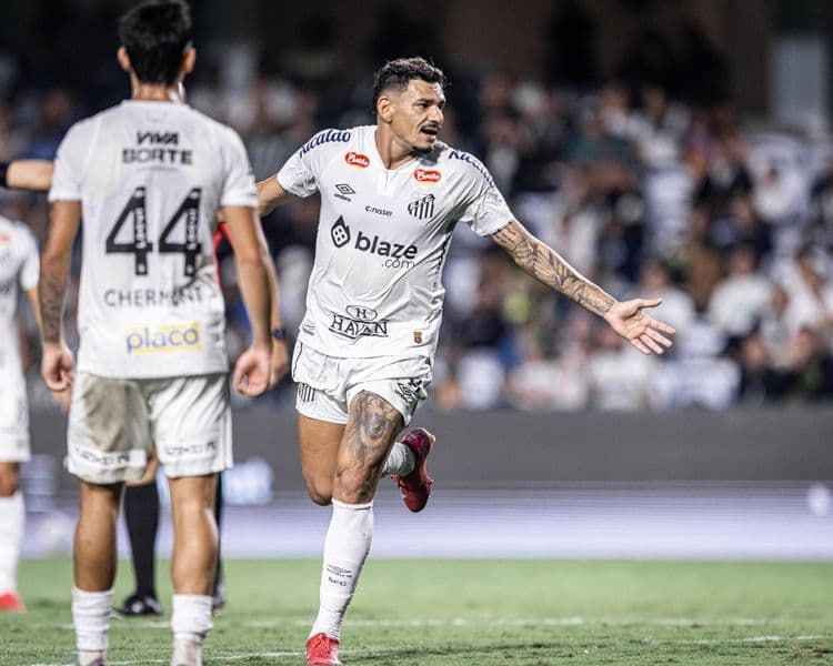 Santos brilha em goleada contra o Coritiba com novos reforços