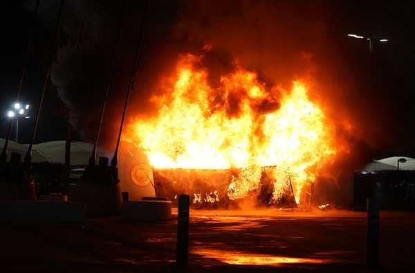 Incêndio gera tensão entre torcedores do City antes do jogo