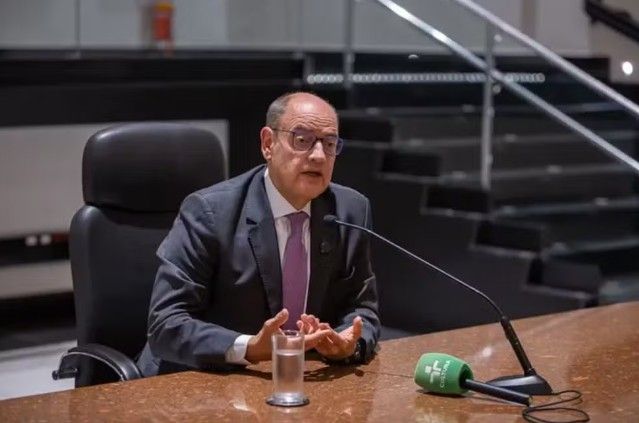 [Governador interino do Rio bloqueia repasse de R$ 730 milhões a municípios]. Reprodução: Oglobo