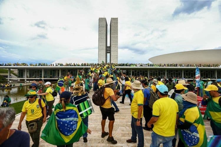 Parlamentares discutem proposta de Hugo Motta que pode impactar discurso bolsonarista. Reprodução: CNN Brasil