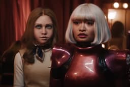 Allison Williams destaca que a nova produção mistura horror, comédia e ação. Reprodução: Gizmodo