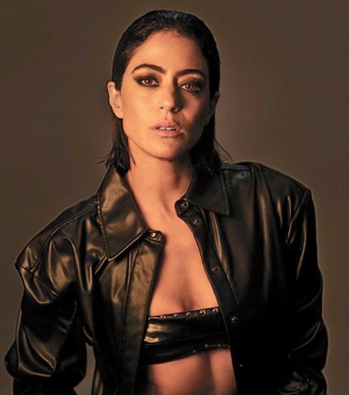 Carol Castro reflete sobre seu papel desafiador em 'Garota do momento' e seu impacto após dificuldades pessoais. Reprodução: Globo