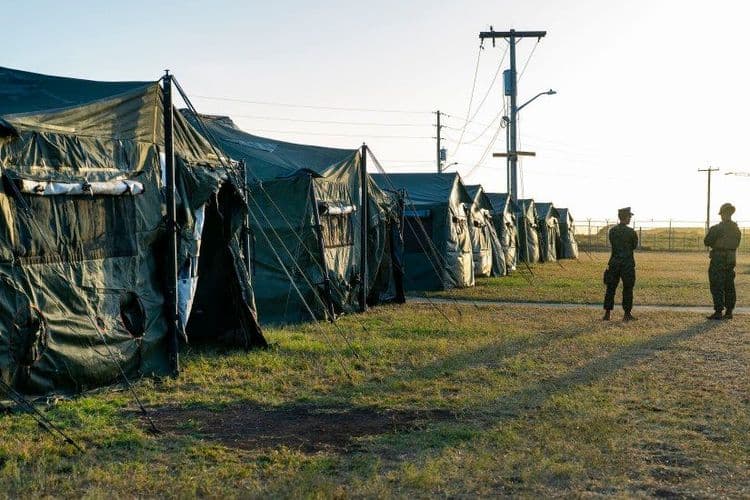 Governo Trump intensifica deportações, visando prender 3.000 imigrantes irregulares por dia. Reprodução: Globo