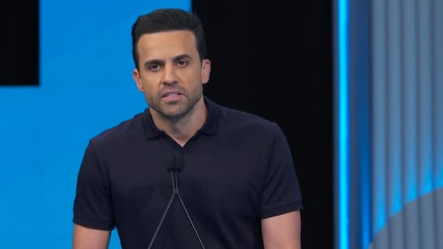 Justiça multa influencer em R$ 420 mil por descumprimento de liminar sobre perfis oficiais. Reprodução: iG