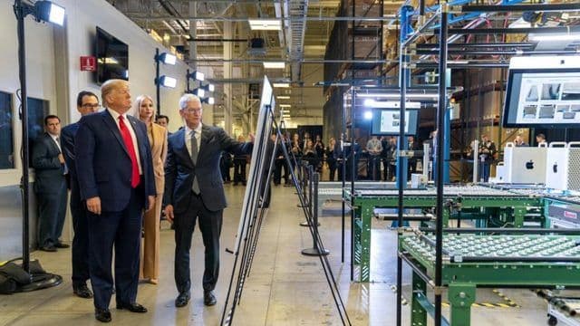 Linha de montagem da Apple em Jundiaí-SP, destacando a fabricação local. Reprodução: IGN Brasil