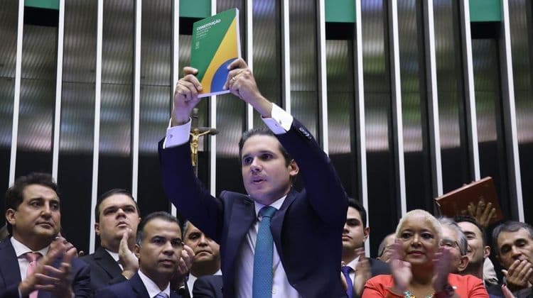 Discurso do novo presidente da Câmara resgata Ulysses Guimarães
