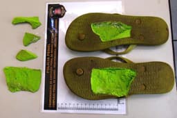 Mulher é presa ao tentar ingressar em penitenciária com maconha escondida no chinelo. Reprodução: Globo