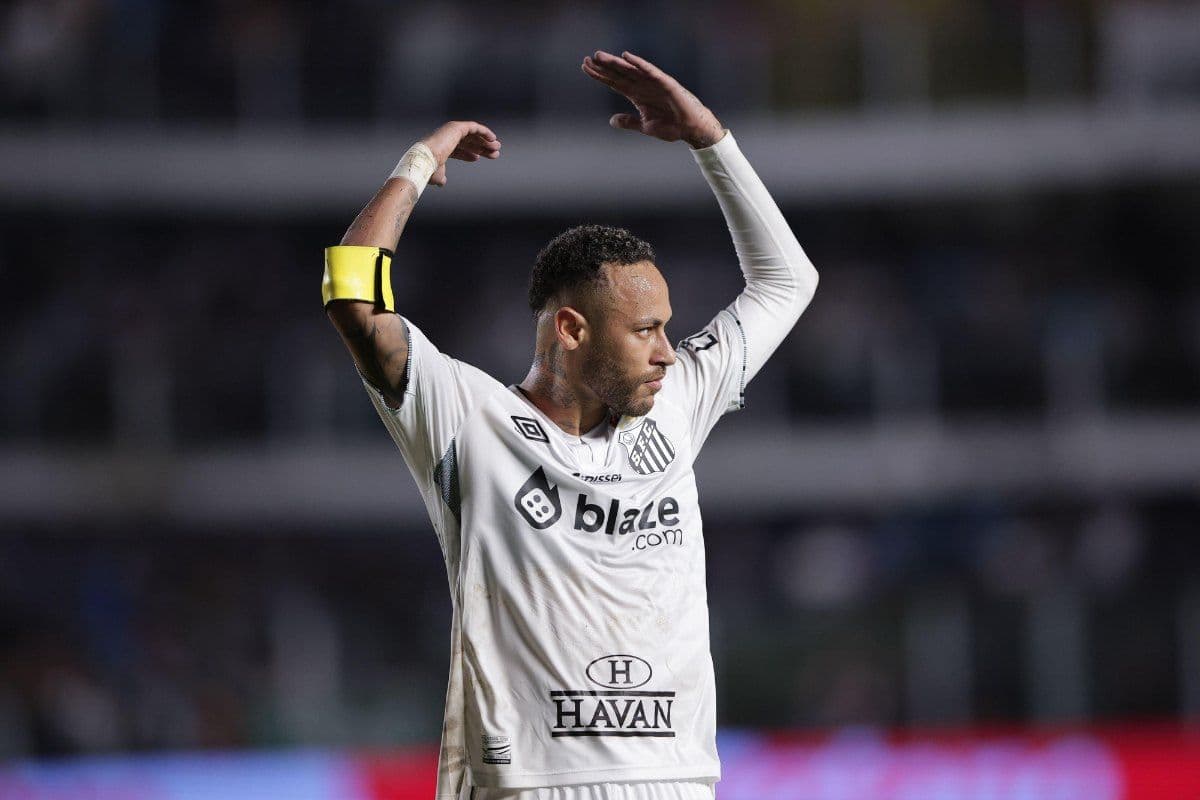 Jogadores pressionam por fim ao gramado sintético no Brasil
