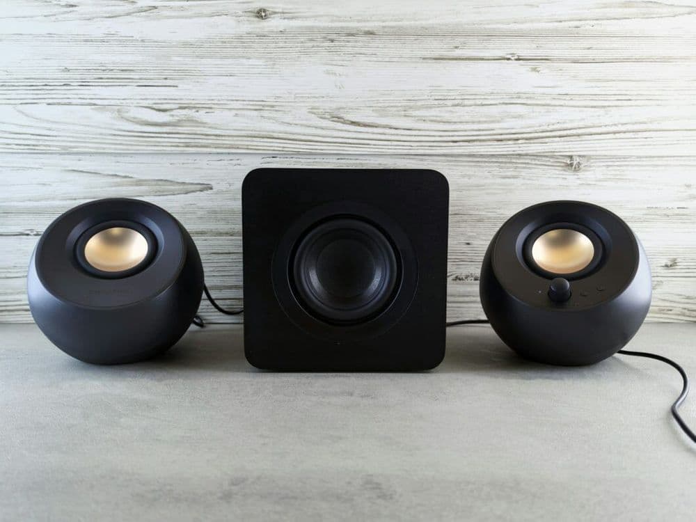 Caixas de som, home theater e soundbar oferecem diferentes experiências sonoras para TVs e dispositivos móveis. Reprodução: Tecnoblog
