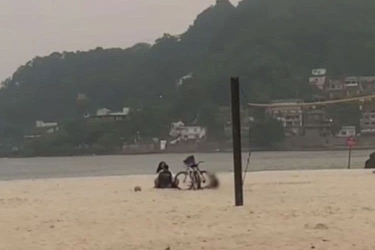 Casal em moto aquática gera alerta sobre riscos e legalidade