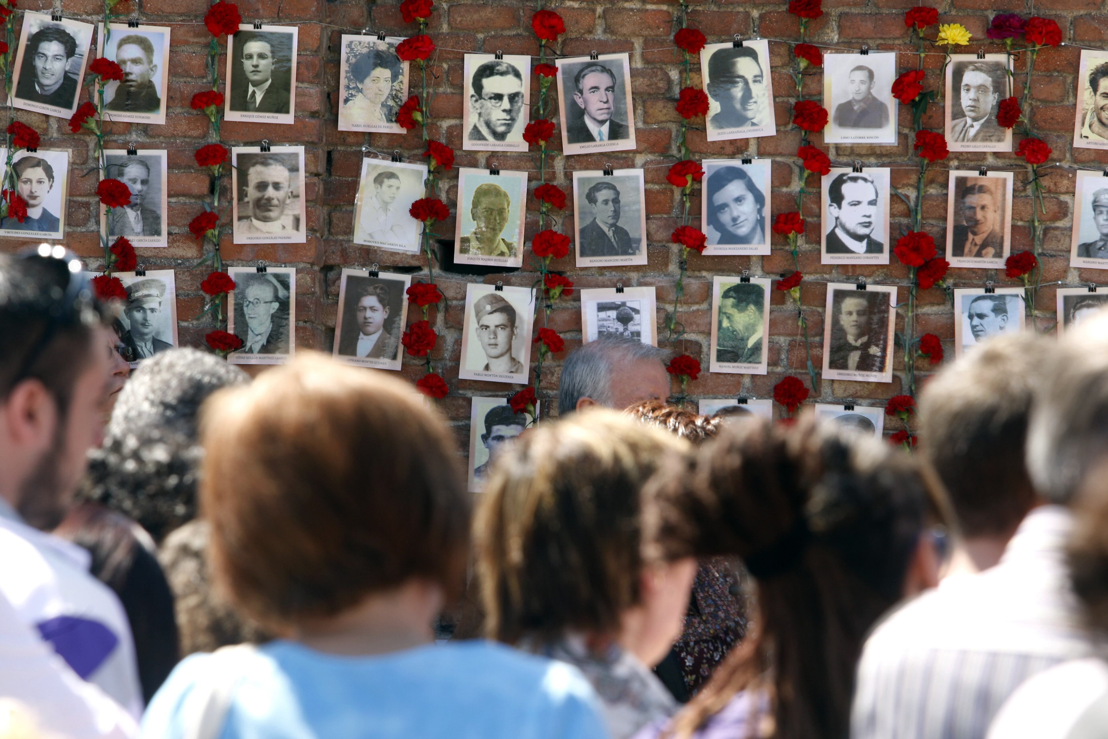 Almeida rejeita declarar a tapia de La Almudena como lugar de memória.. Reprodução: Elpais