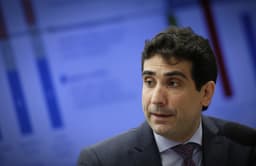 O presidente do Banco Central, Gabriel Galípolo, discute impactos das tarifas dos EUA na economia brasileira. Reprodução: Globo