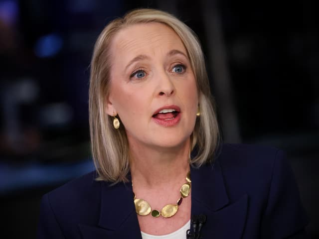 CEO da Accenture, Julie Sweet, anuncia nova unidade focada em serviços de reinvenção com ênfase em IA. Reprodução: Business Insider