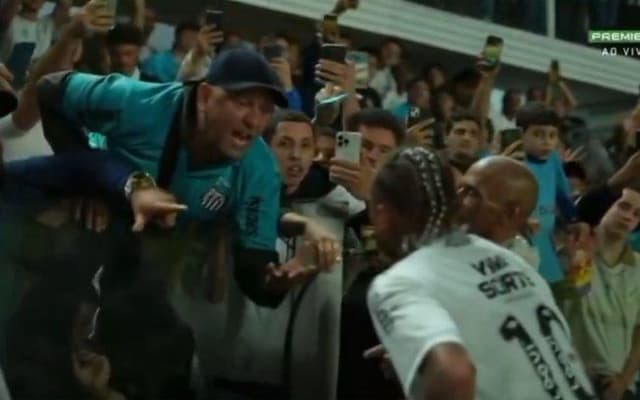 Neymar discute com torcedor após derrota do Santos para o Internacional. Reprodução: IG Esporte