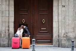 [A maioria das grandes cidades ignora os aluguéis turísticos ao desenhar a nova taxa de lixo]. Reprodução: Elpais