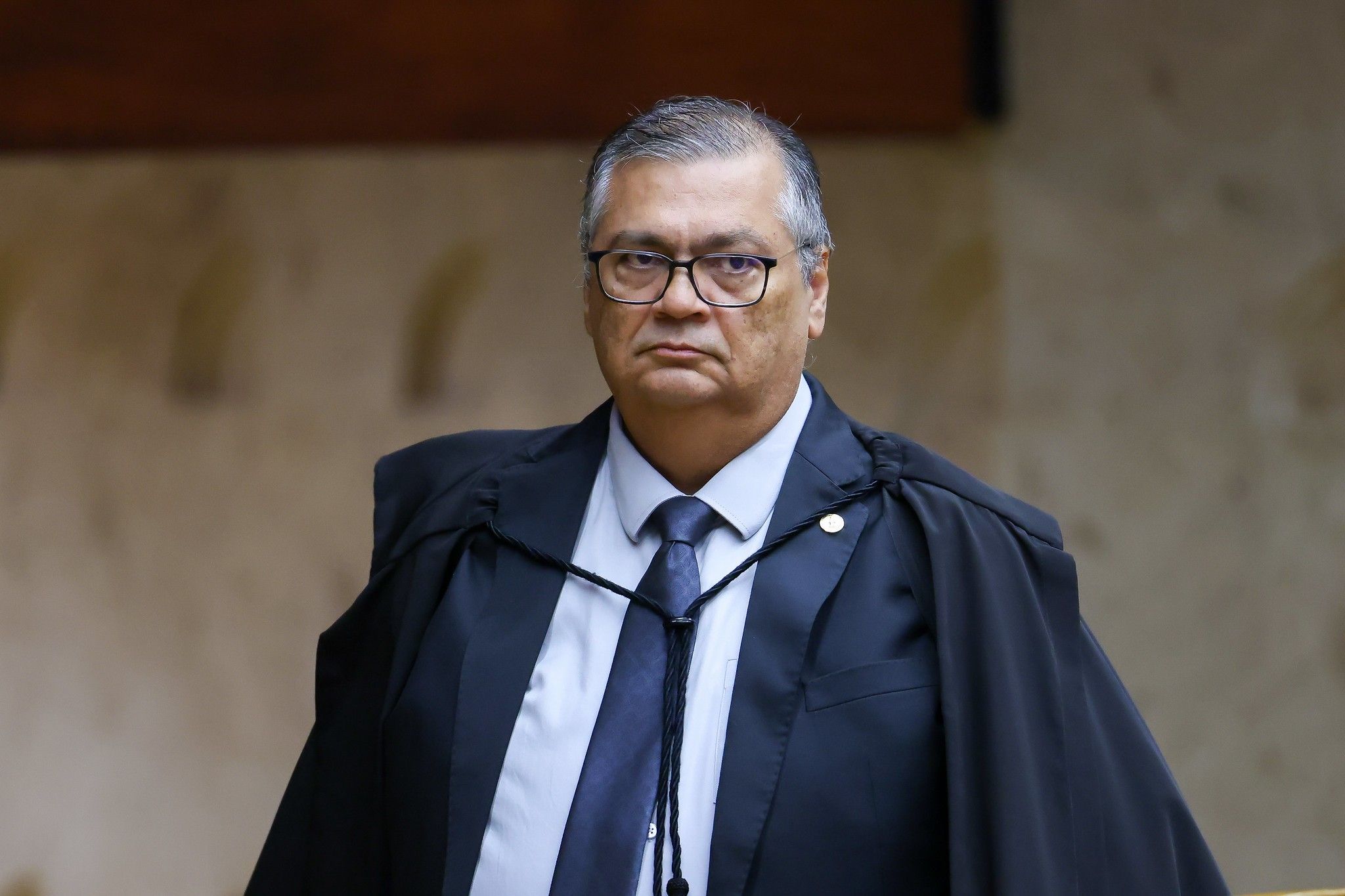 Dino faz recado ao Congresso: STF ficará responsável por regular penduricalhos se lei não for aprovada.. Reprodução: Oglobo