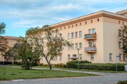 Eisenhüttenstadt oferece moradia gratuita para atrair ex-moradores e profissionais qualificados. Reprodução: Globo