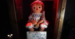 Investigador Dan Rivera falece durante turnê da boneca Annabelle, chocando a comunidade paranormal. Reprodução: Legião dos Heróis