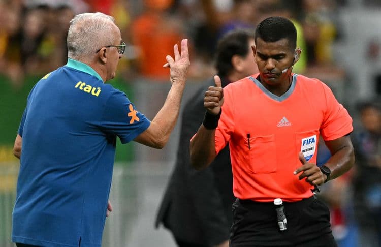 Dorival Surpreende com Sete Substituições na Vitória do Brasil