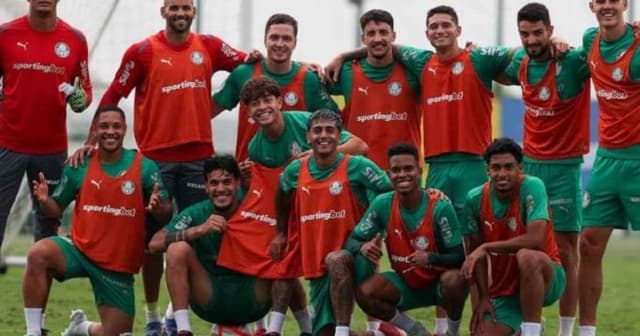 Palmeiras Enfrenta Corinthians em Decisão Histórica em Itaquera