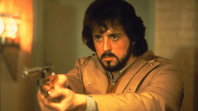 Sylvester Stallone explora uma nova faceta dramática em Falcões da Noite. Reprodução: Terra