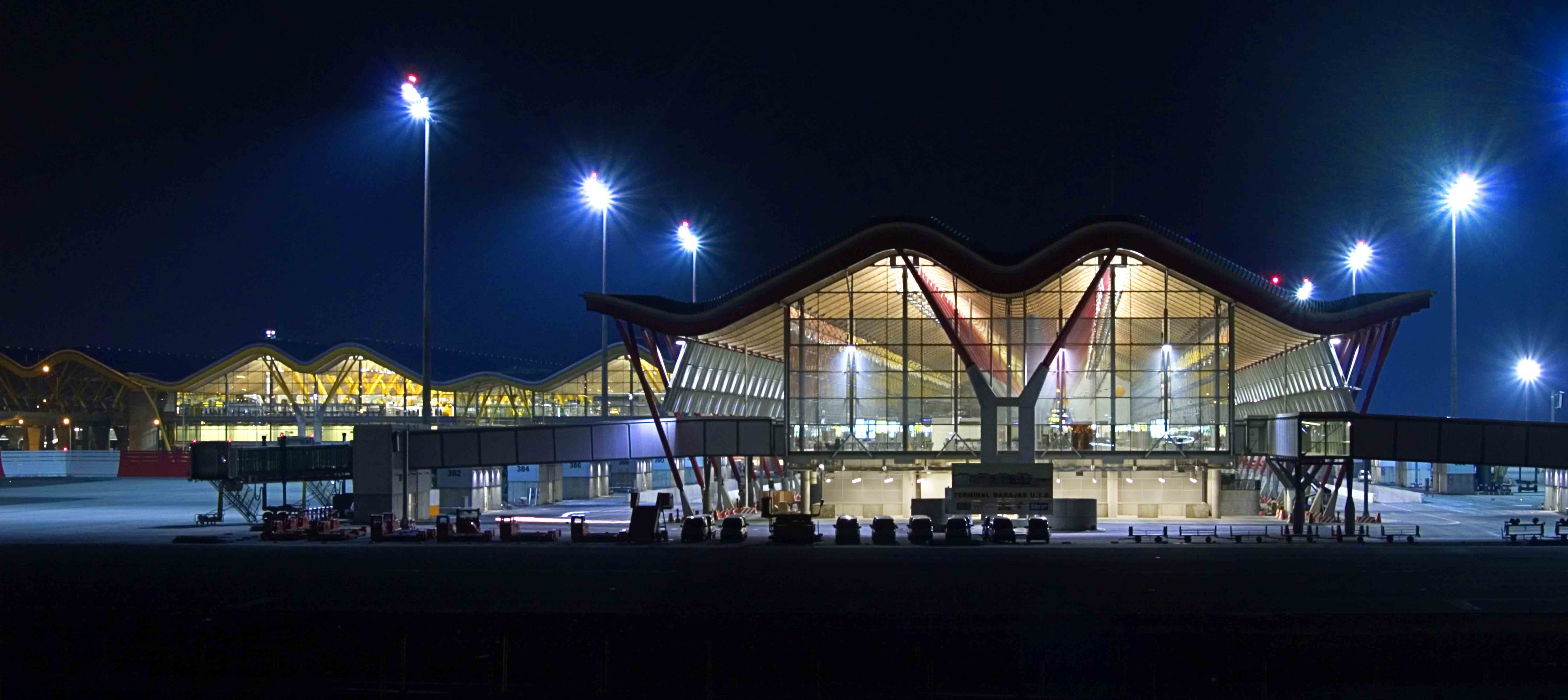 [Terminal 4 do aeroporto de Barajas, 20 anos de voos.]. Reprodução: Elpais