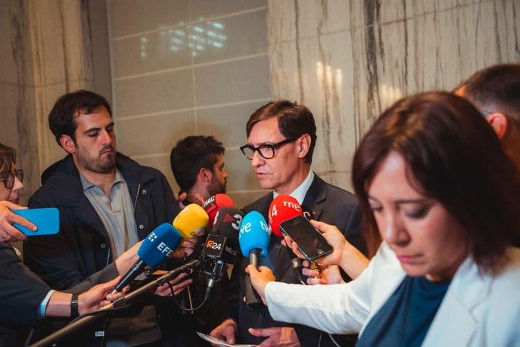 Presidente Illa discute sentença do Tribunal Supremo sobre obras de Sijena em viagem oficial ao Japão. Reprodução: El País