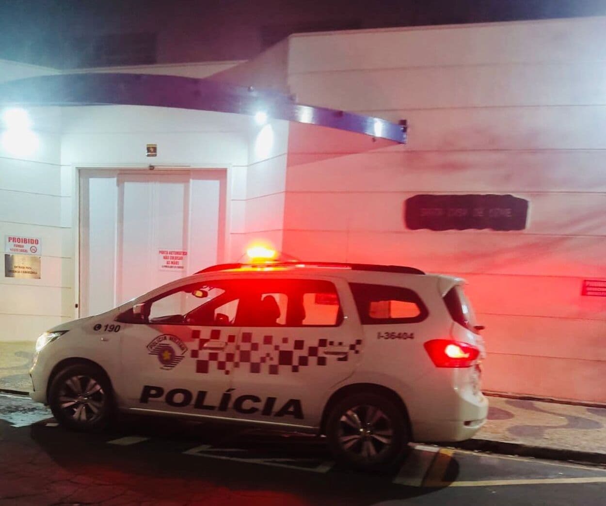 Pai esfaqueia filho durante discussão em Leme; vítima está estável após cirurgia de emergência. Reprodução: Globo