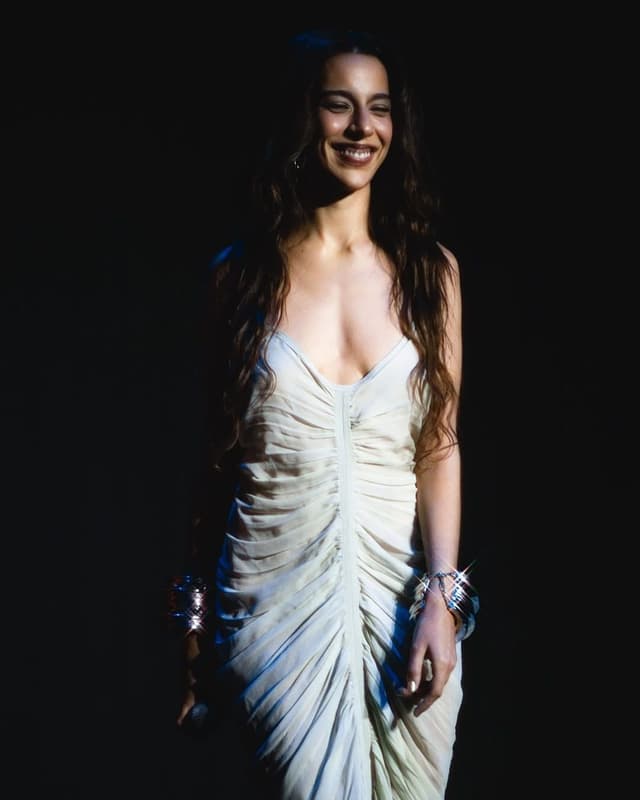 Marina Sena recorda momentos de sua vida na kitnet em Montes Claros, onde compôs seu primeiro álbum. Reprodução: Portal Popline