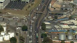 Congestionamento na Fernão Dias, Betim, por acidente envolvendo carro e moto e pane mecânica. Reprodução: Retorno do item 11