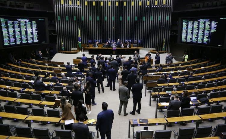 Deputados discutem proposta de reciprocidade econômica no plenário da Câmara. Reprodução: CNN Brasil