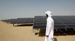 Abu Dhabi investe pesado em tecnologia de IA para competir no cenário global. Reprodução: AP