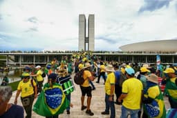 Senadores Focam em Idosos e Mulheres em Visitas a Presos