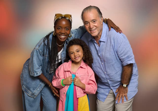 Tony Ramos, Clara Moneke e elenco se preparam para a estreia da nova trama no dia 28 de abril. Reprodução: Globo